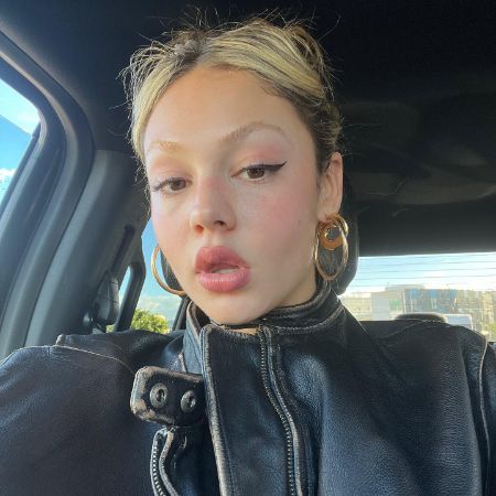 Olivia Darin took a selfie in her car. 